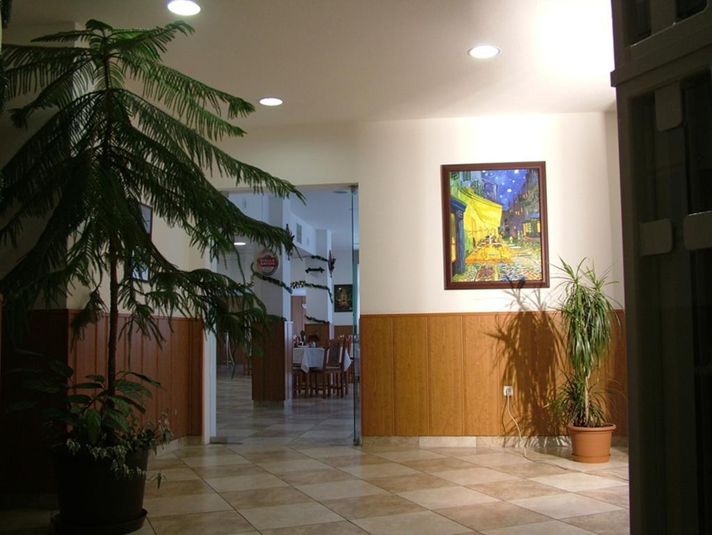Pontis Hotel Biatorbágy Exterior foto