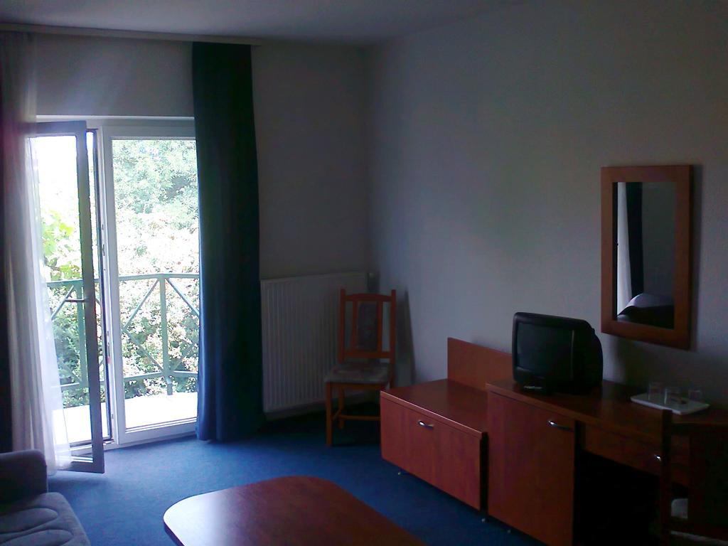 Pontis Hotel Biatorbágy Quarto foto