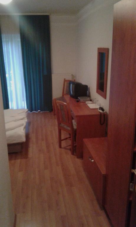 Pontis Hotel Biatorbágy Quarto foto